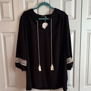 NWT BloomChic Black Tunic with Cream Tassel Tie